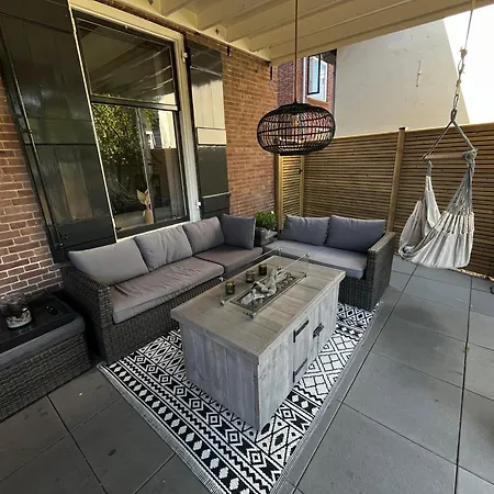 Bed and breakfast Rebel And Moon In Het Centrum Alblasserdam