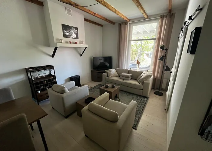 B&B Appartement Rebel And Moon In Het Centrum Van Alblasserdam Bed & Breakfast