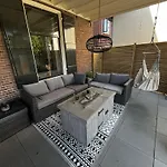 Bed & Breakfast Rebel And Moon In Het Centrum Alblasserdam
