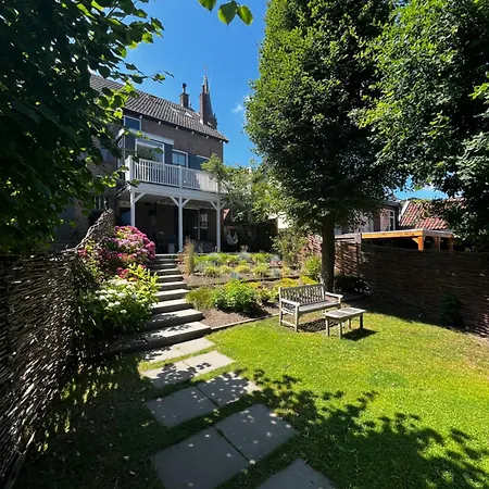 Rebel And Moon In Het Centrum 住宿加早餐酒店 Alblasserdam