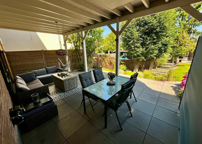 Rebel And Moon In Het Centrum