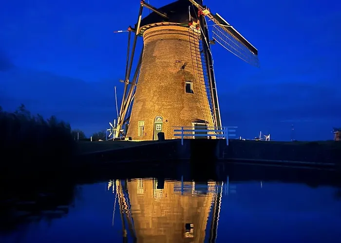 Rebel And Moon In Het Centrum 住宿加早餐酒店 Alblasserdam